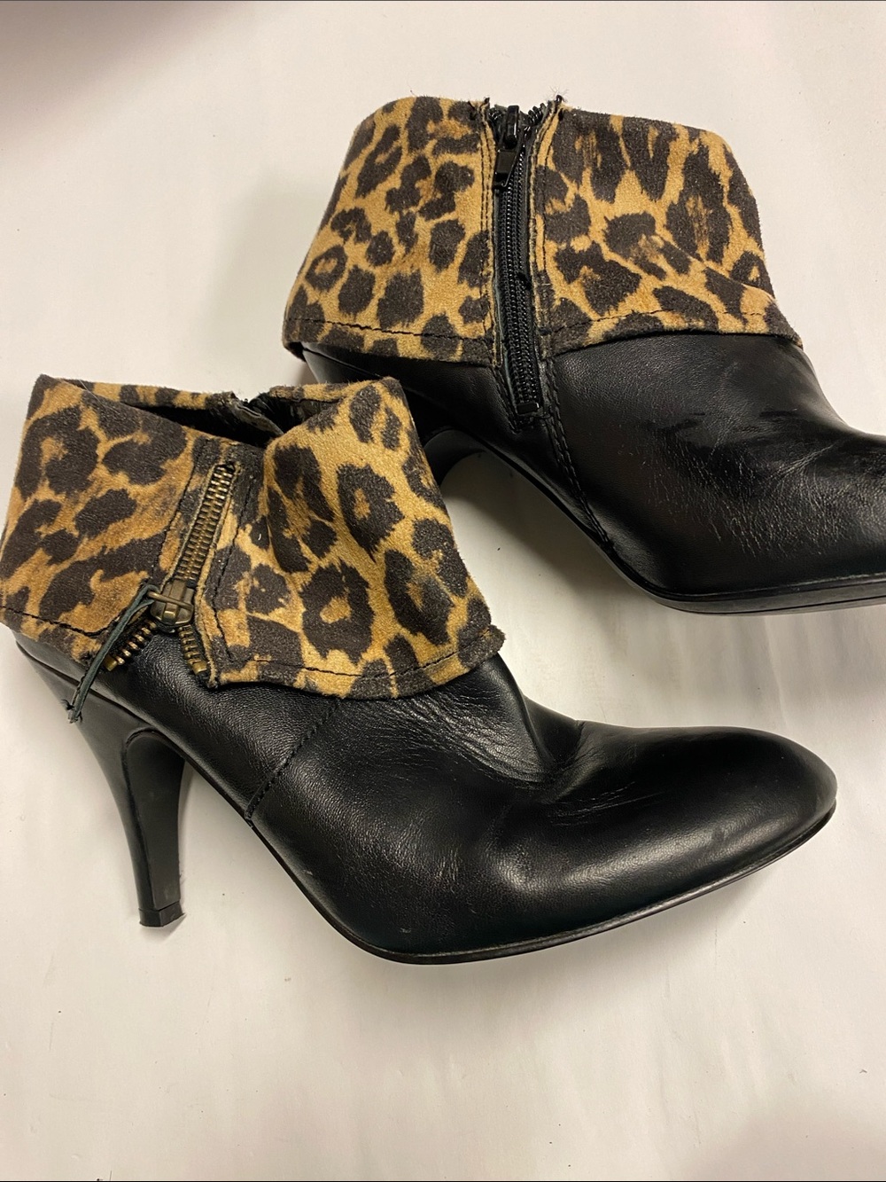 Nine West Black Leather Ankle Booties with Leopard Fold-Over Cuff size 8.5 H-1